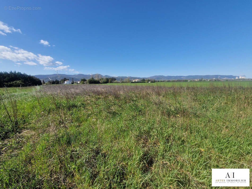 Terrain à MONTELIMAR