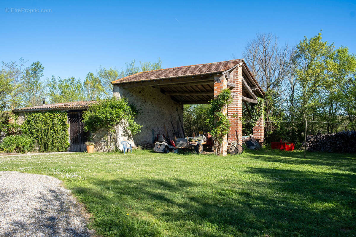 Maison à ESCUEILLENS-ET-SAINT-JUST-DE-BELENGARD