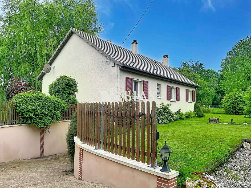 Maison à EPAIGNES