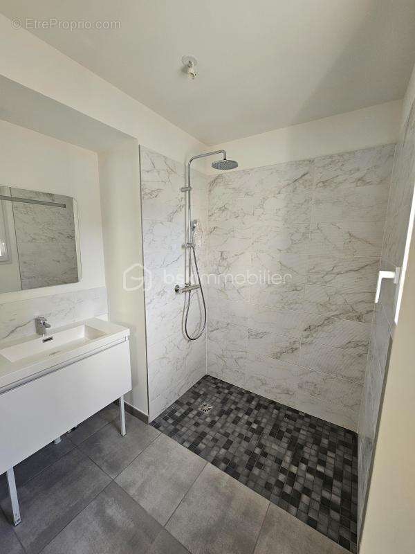 Maison à LONGUES-SUR-MER