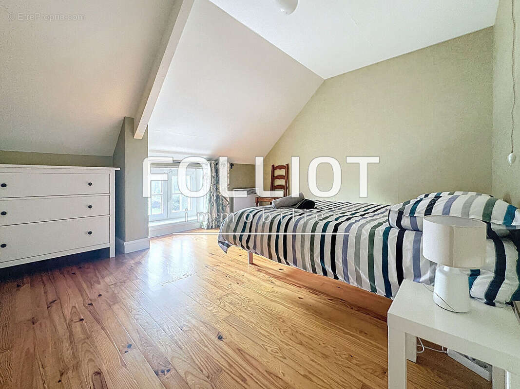 Maison à LES MOITIERS-D'ALLONNE