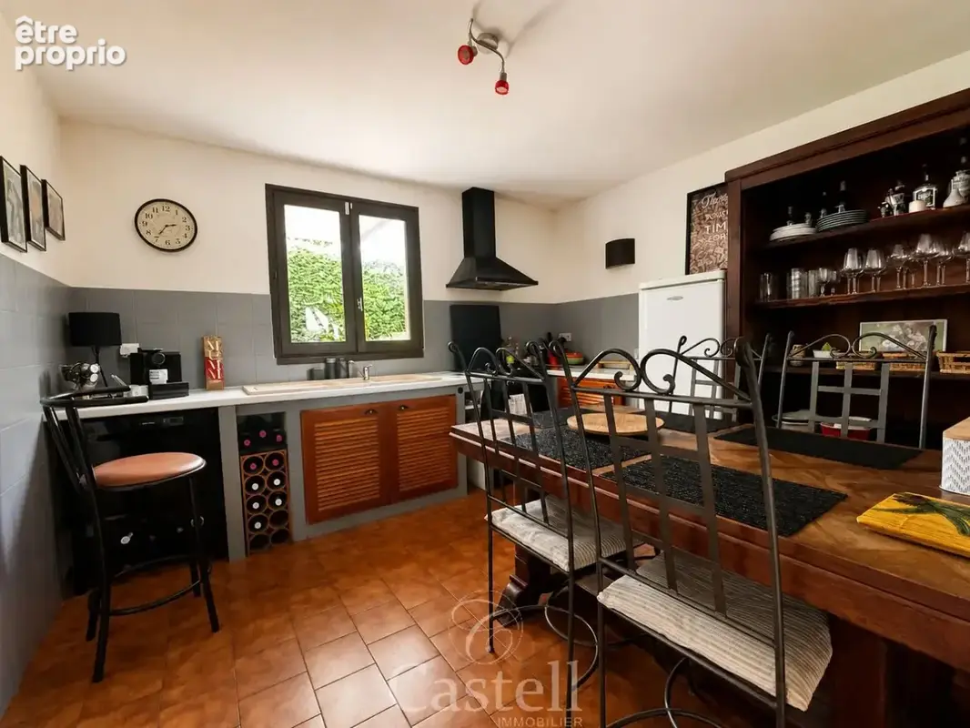 Agde  Maison T6 d'environ 110 m² sur une parcelle de 400 m² avec piscine et garage - photo 6