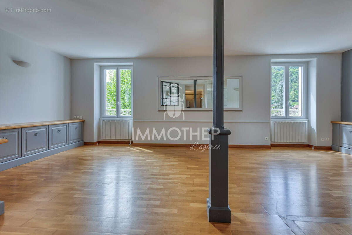 Appartement à VAULNAVEYS-LE-HAUT