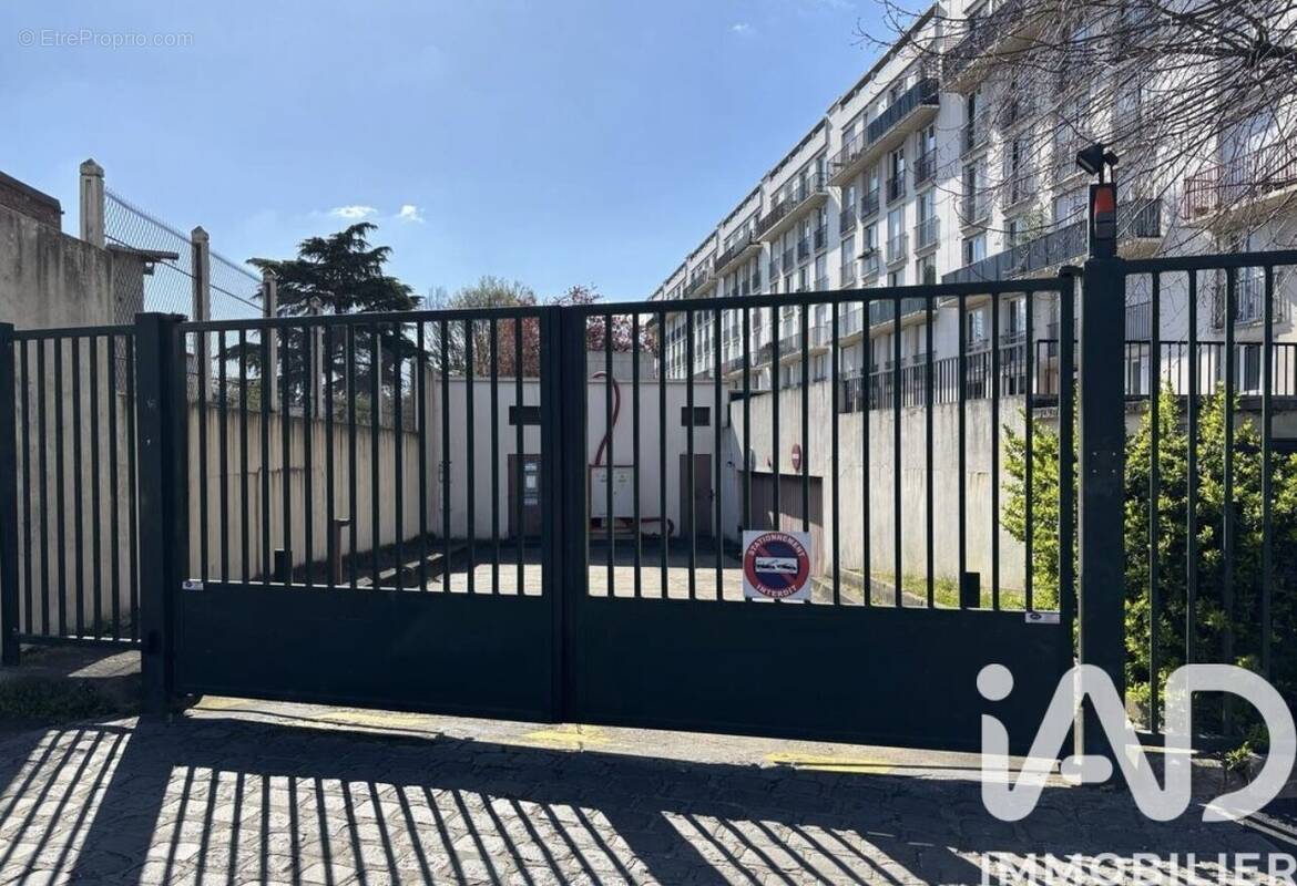 Photo 1 - Parking à IVRY-SUR-SEINE