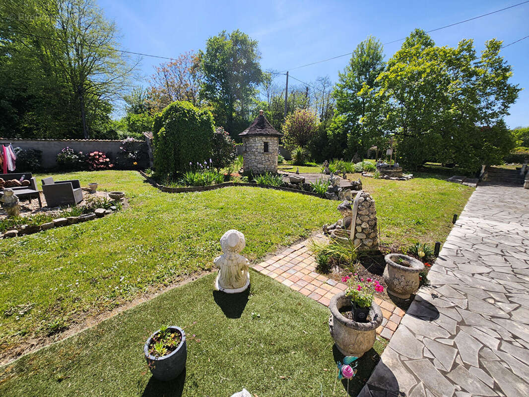 OPPORTUNITÉ - VIAGER, maison en pierre de 196 m2 et dépendances sur jardin - photo 9