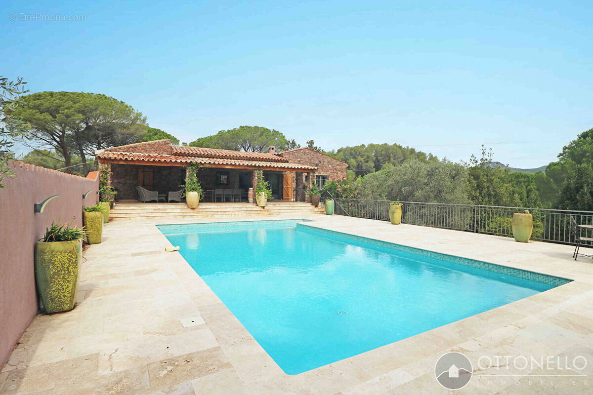 Maison à ROQUEBRUNE-SUR-ARGENS