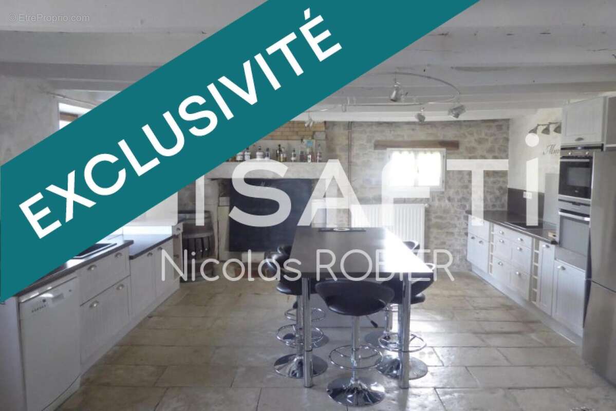 Maison 160 m² à Saint-Christophe-Sur-Roc  - photo 4