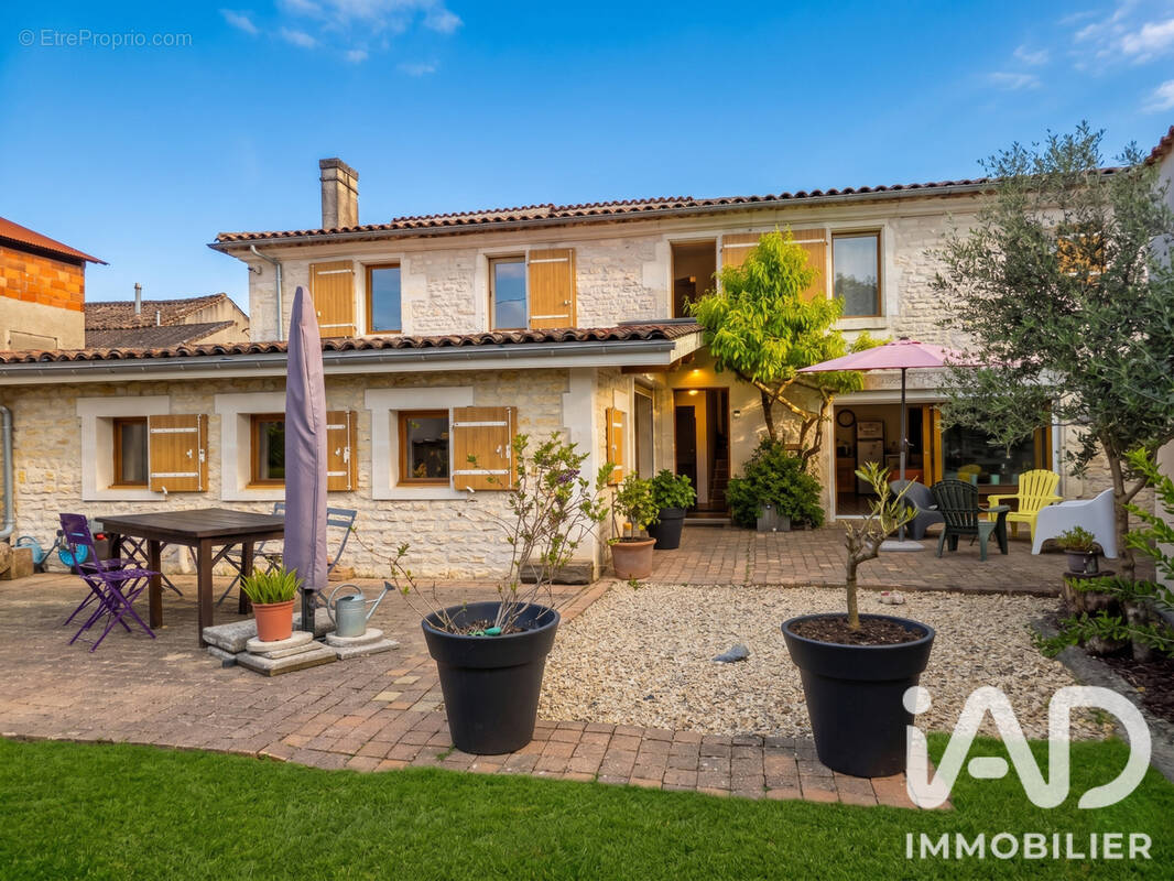 Photo 1 - Maison à TRIAC-LAUTRAIT