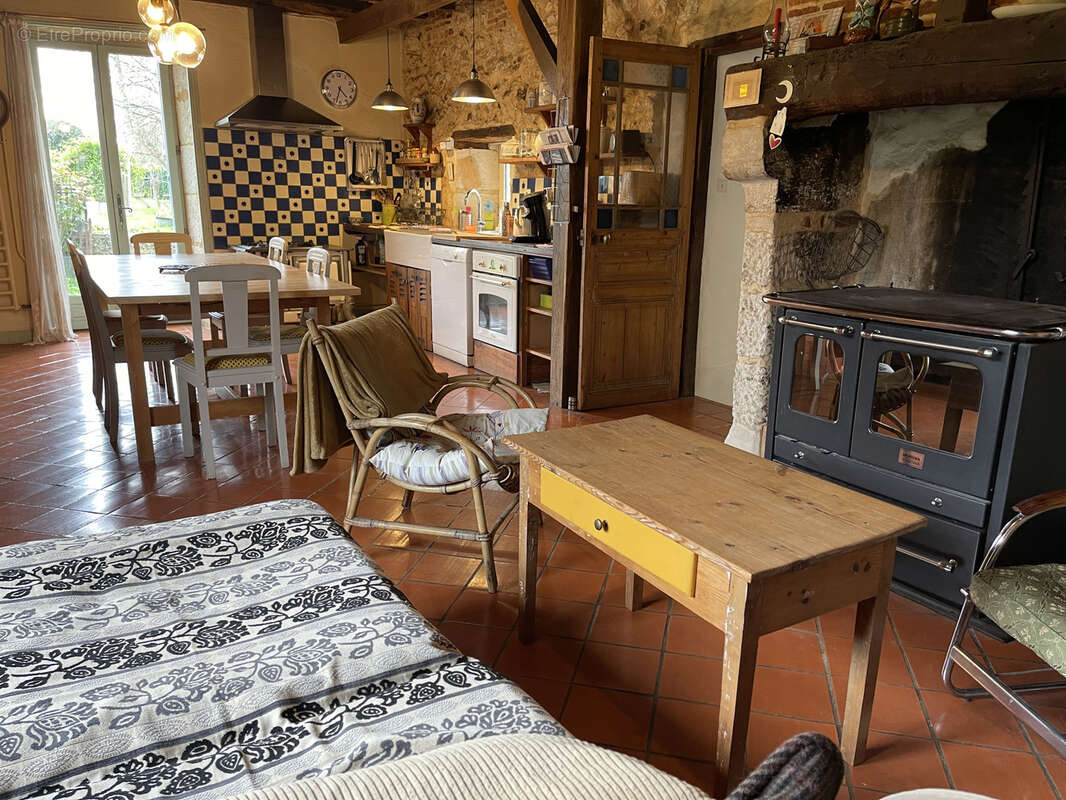 Maison à CHAMPCEVINEL