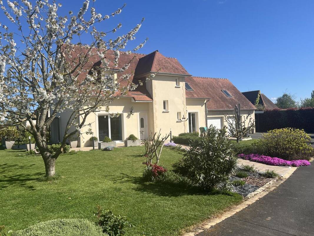 Maison à SAINT-OUEN-DU-MESNIL-OGER