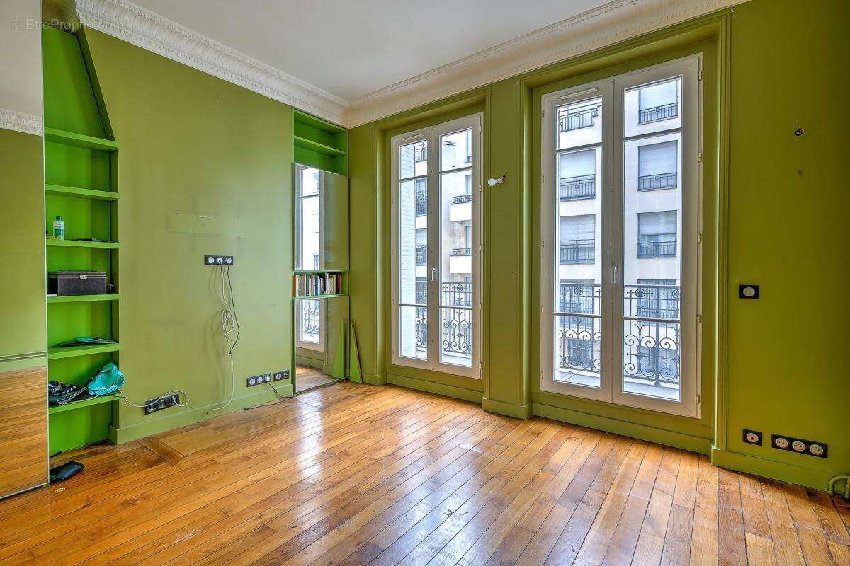 Appartement à PARIS-16E