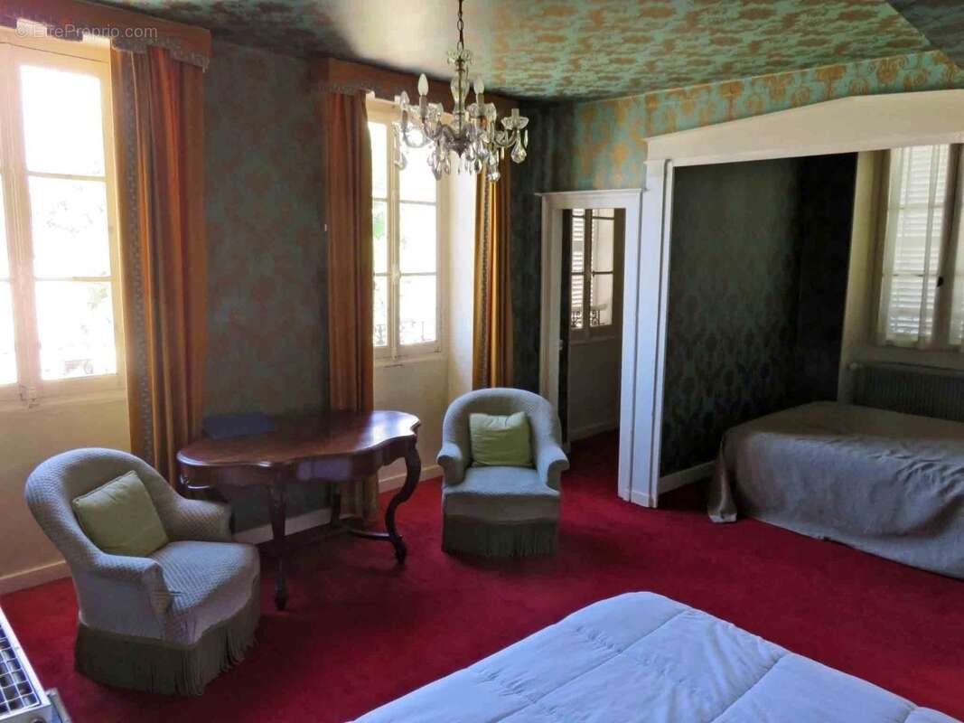 Maison à MAILLY-LE-CHATEAU