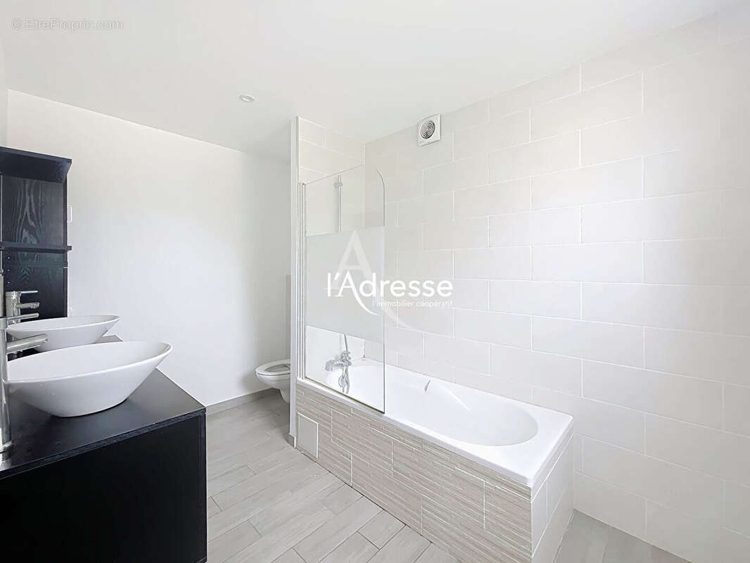 l'Adresse Immobilier - La Salvetat Saint Gilles - Maison T4  de 127 m2 sur un terrain piscinable de 1566m² avec garage - photo 9