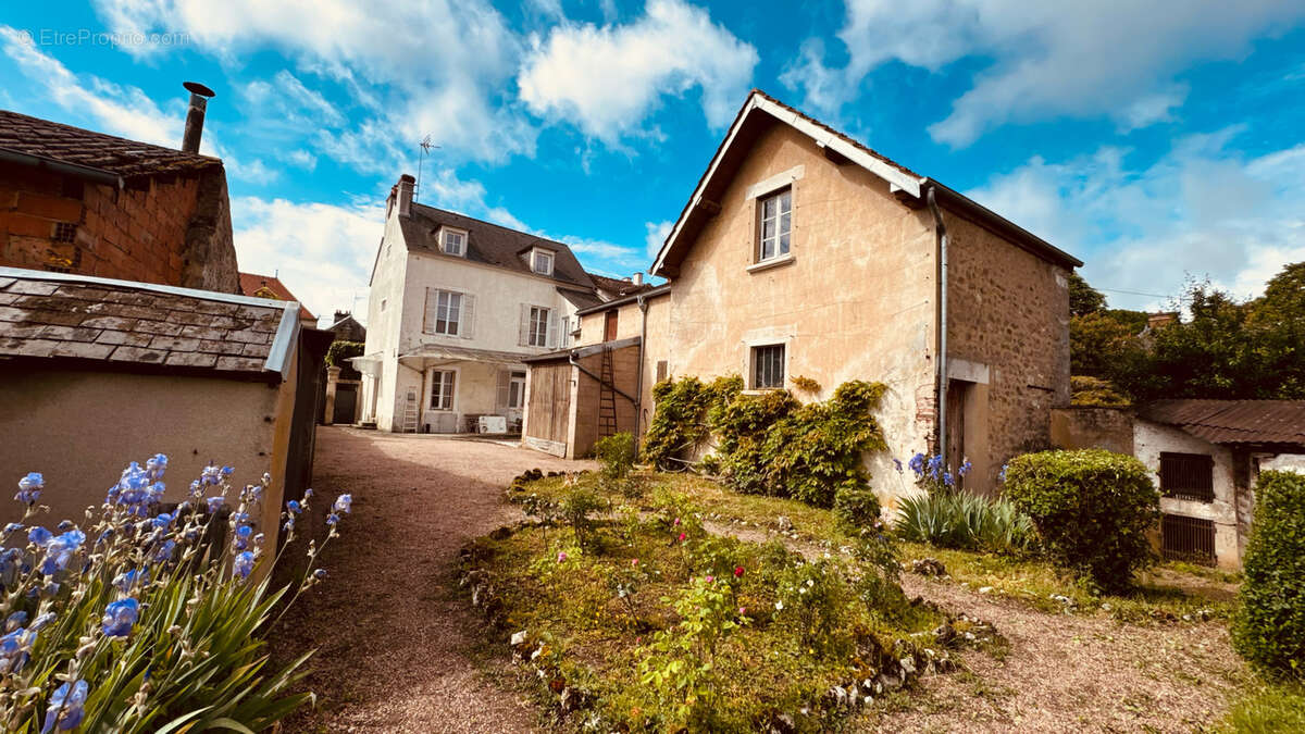Maison à AVALLON