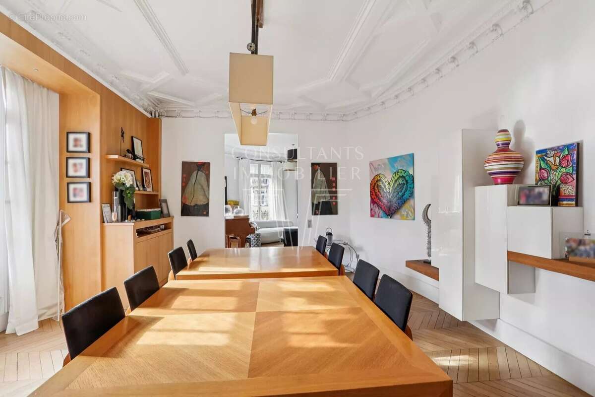 Appartement à PARIS-17E