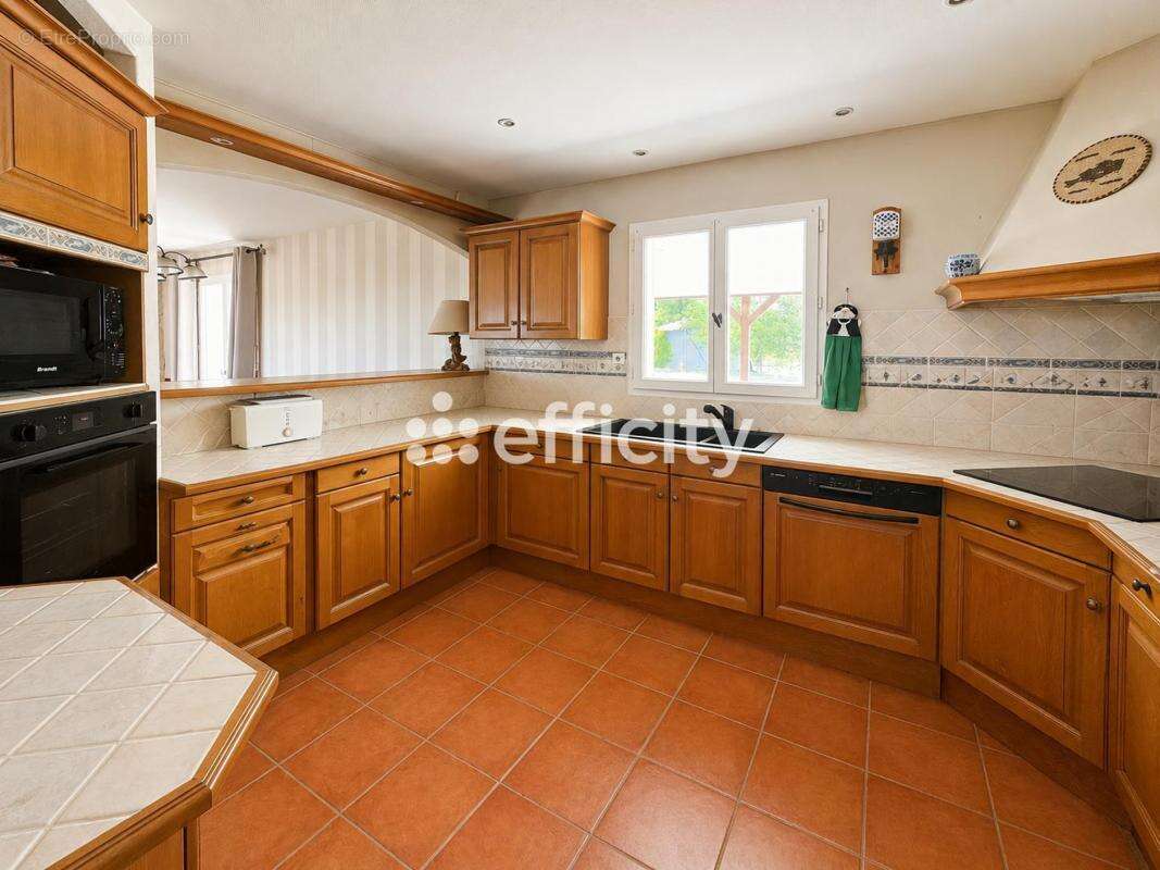 Maison 120 m² à Mazerolles  - photo 10