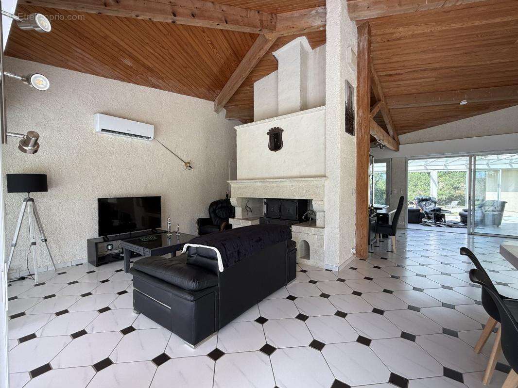 Maison à LABARRERE