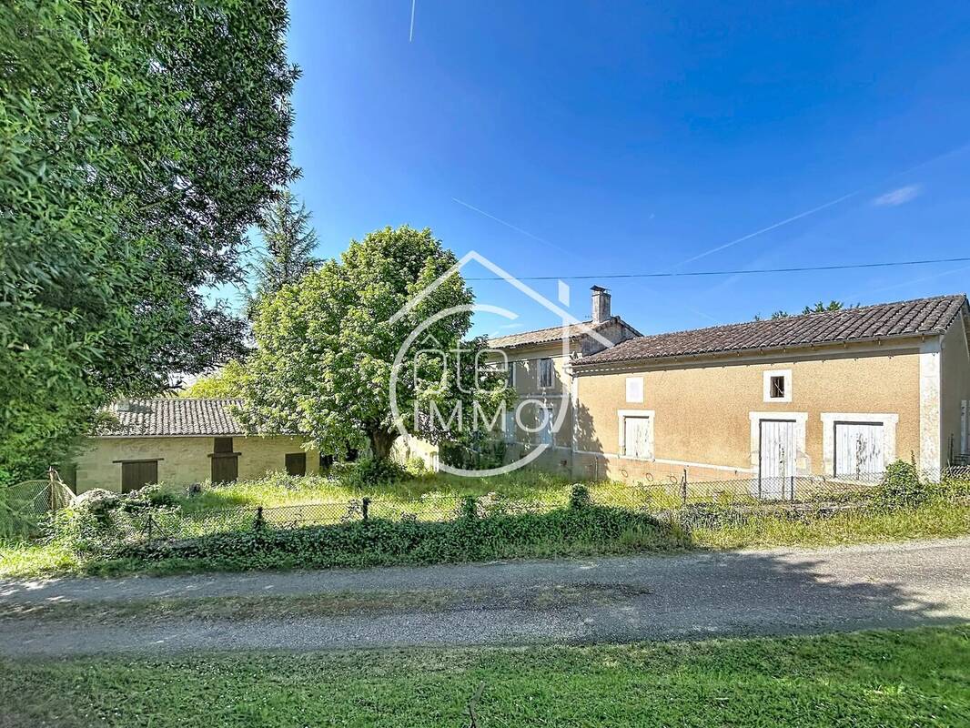 Maison à SAINT-PHILIPPE-D'AIGUILLE
