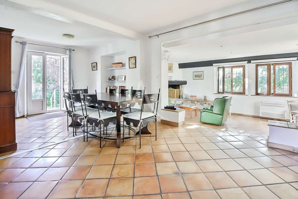 Maison à CARQUEIRANNE