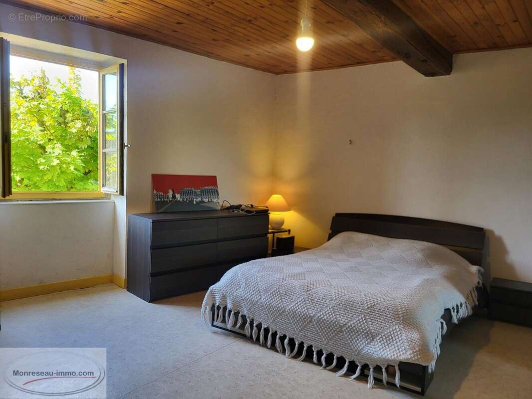Maison à AZE