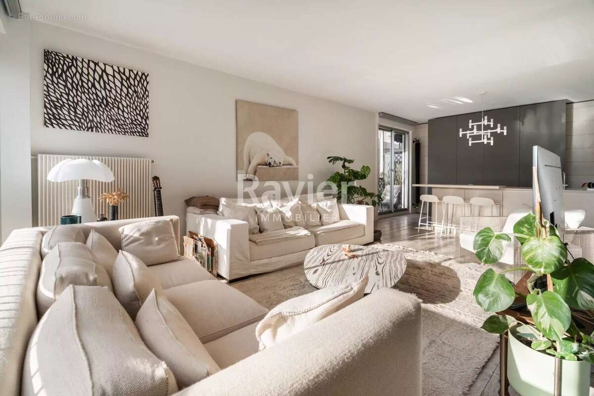 Appartement à PARIS-16E