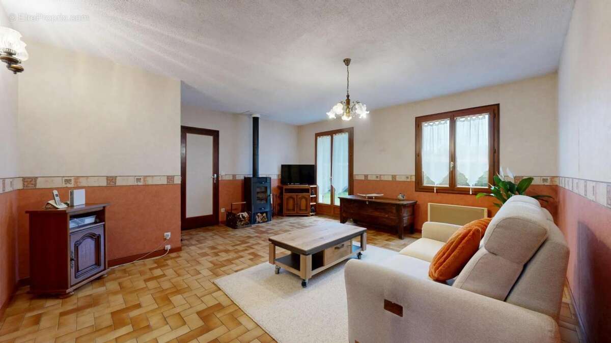 Maison à COMPREIGNAC