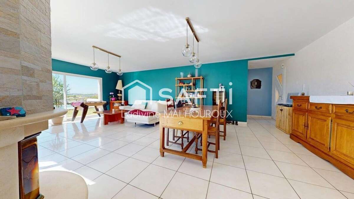 Maison 140 m² à Villebois-Lavalette  - photo 7