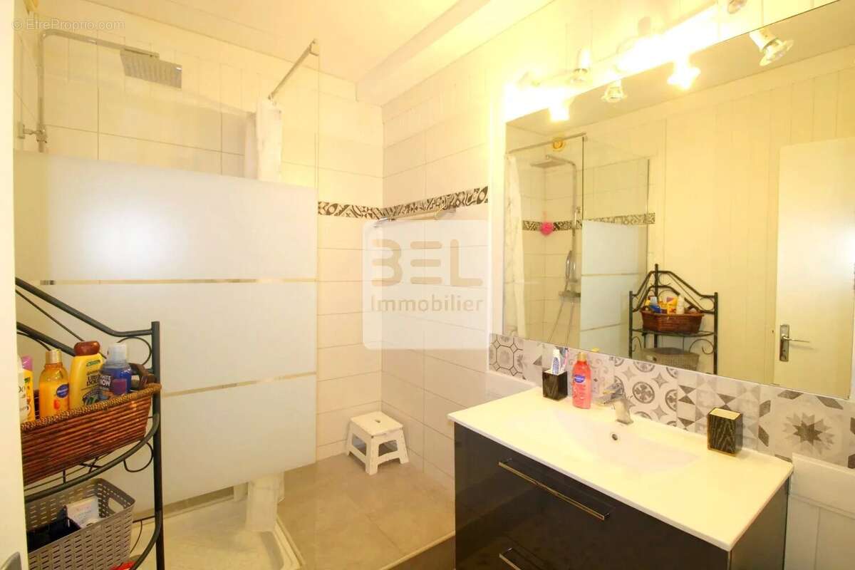 Appartement à BAGNOLS-SUR-CEZE