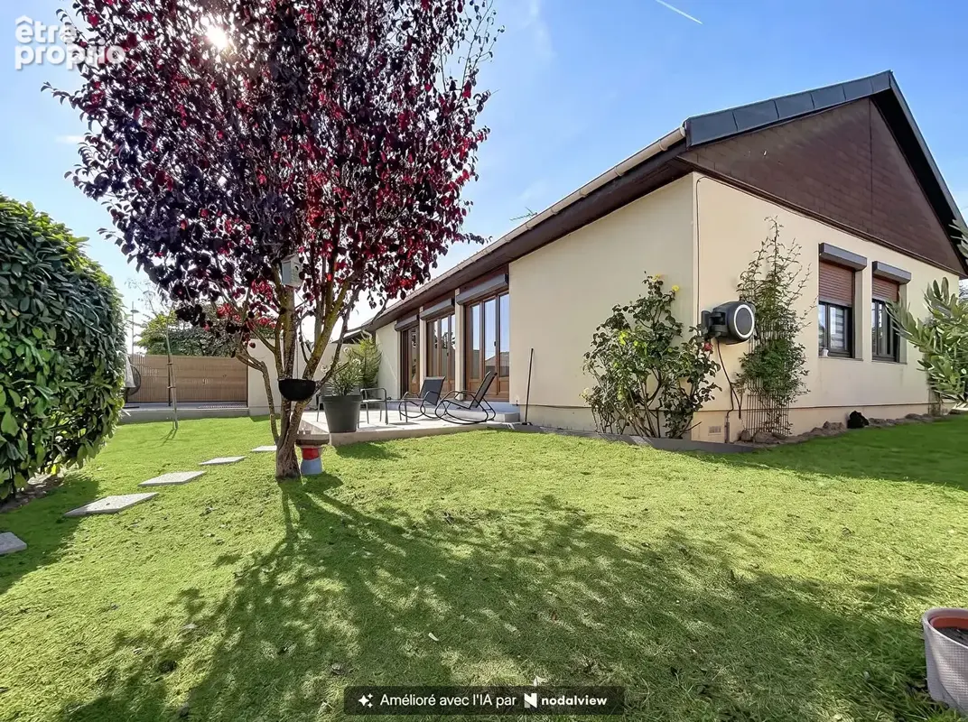 Maison de plain-pied avec jardin arboré et garage TINQUEUX - photo 1