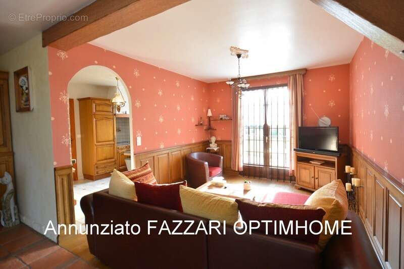 À vendre en exclusivité à Stenay, vaste maison familiale de plain-pied – 175 m² habitables – 5 chambres – terrain 1 528 m² - photo 7