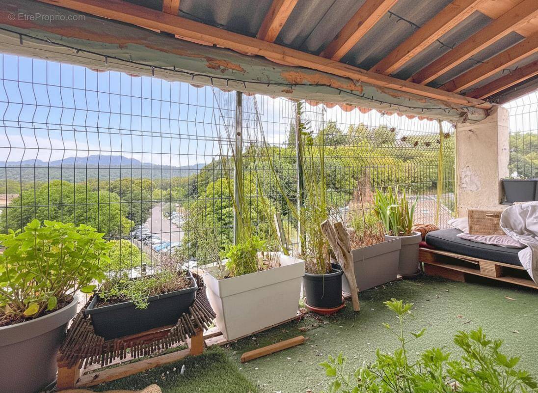 Appartement à TOURVES