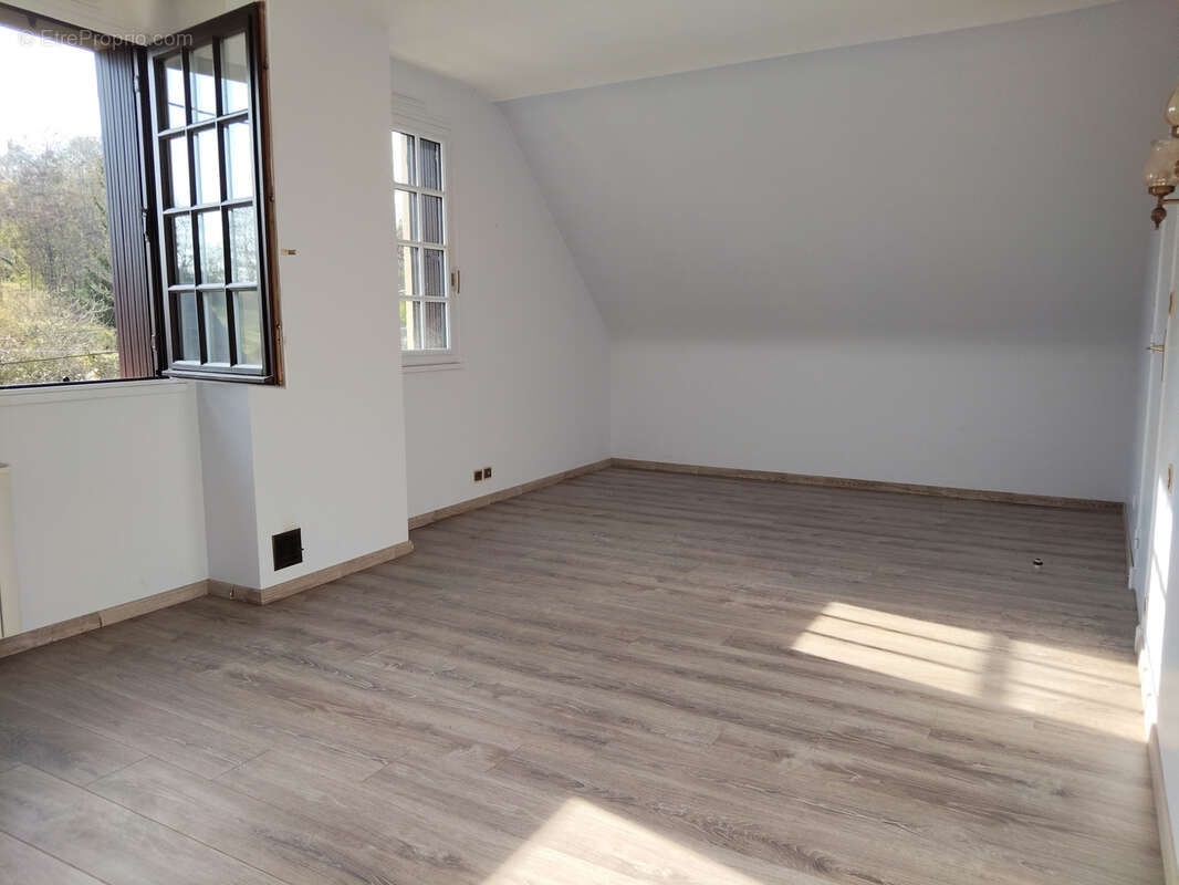 Maison à NAZELLES-NEGRON