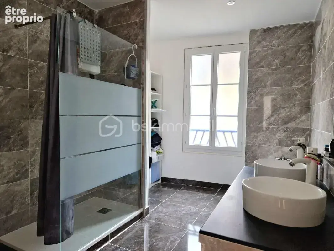 Maison ancienne avec jardin, terrasse et grand garage ! - photo 11