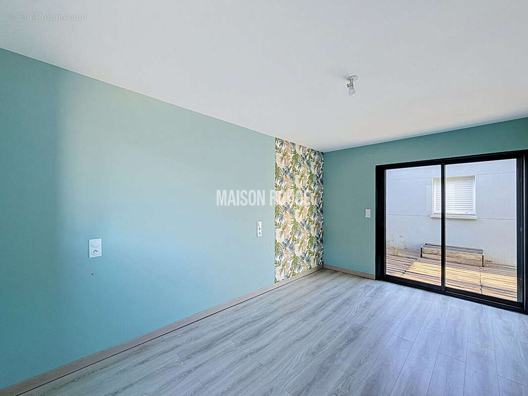 Maison de plain-pied avec quatre chambres et jardin - photo 17