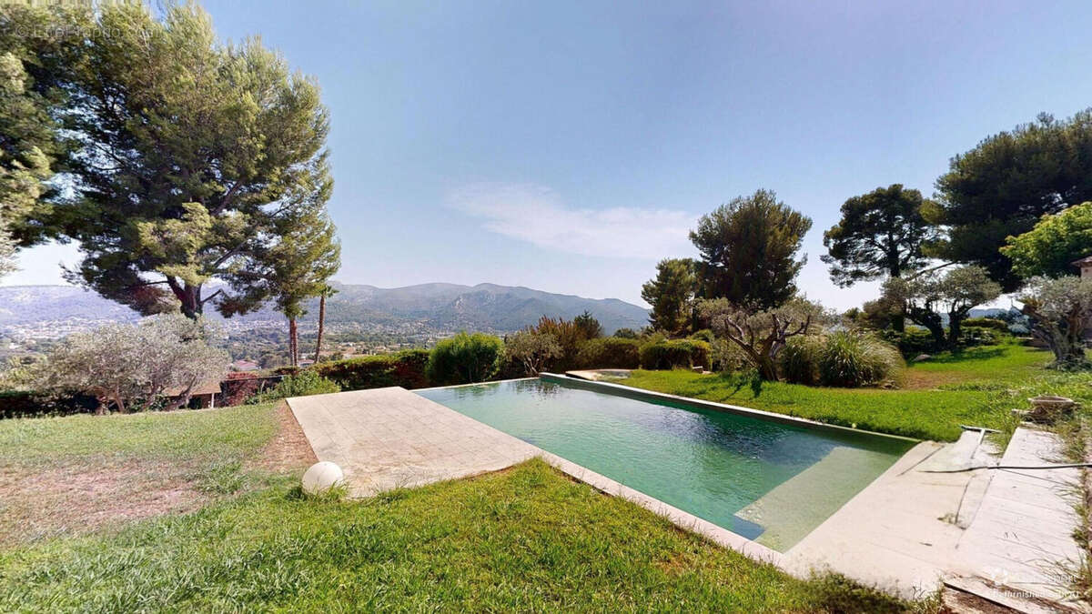 A vendre, Maison de Type 4 de plain-pied - Marseille 11e La Valentine ? 270 m², Vue panoramique & Piscine à débordement- 4 garag - photo 2