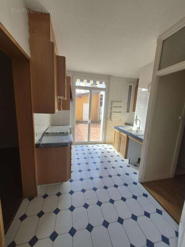 Maison à MONTREAL-LA-CLUSE