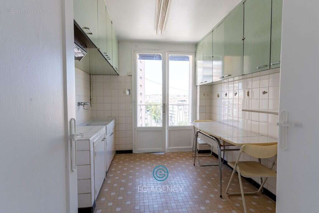 Appartement 56 m² à Marseille-5e  - photo 3