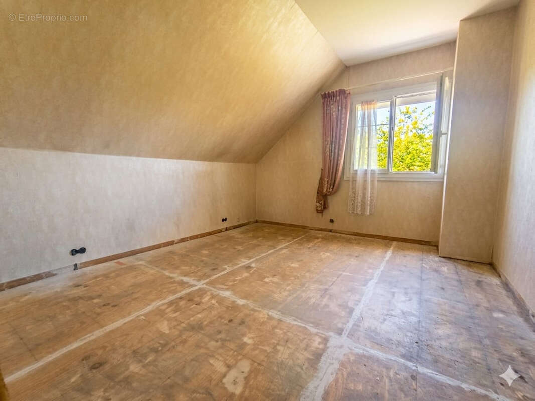 Maison à OZOIR-LA-FERRIERE