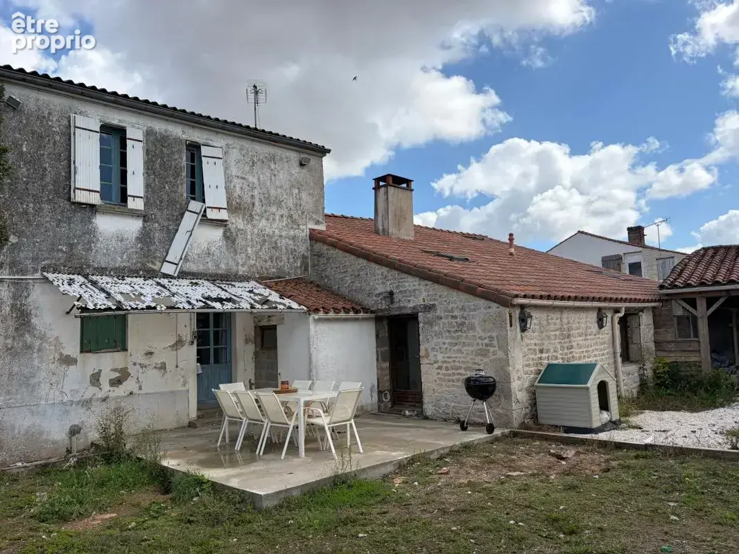 Maison à SAINTE-GEMME-LA-PLAINE