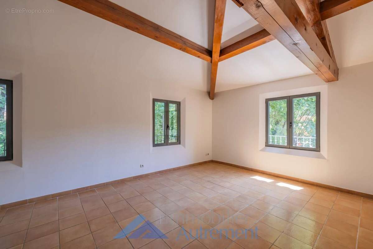 Maison à LE THOLONET