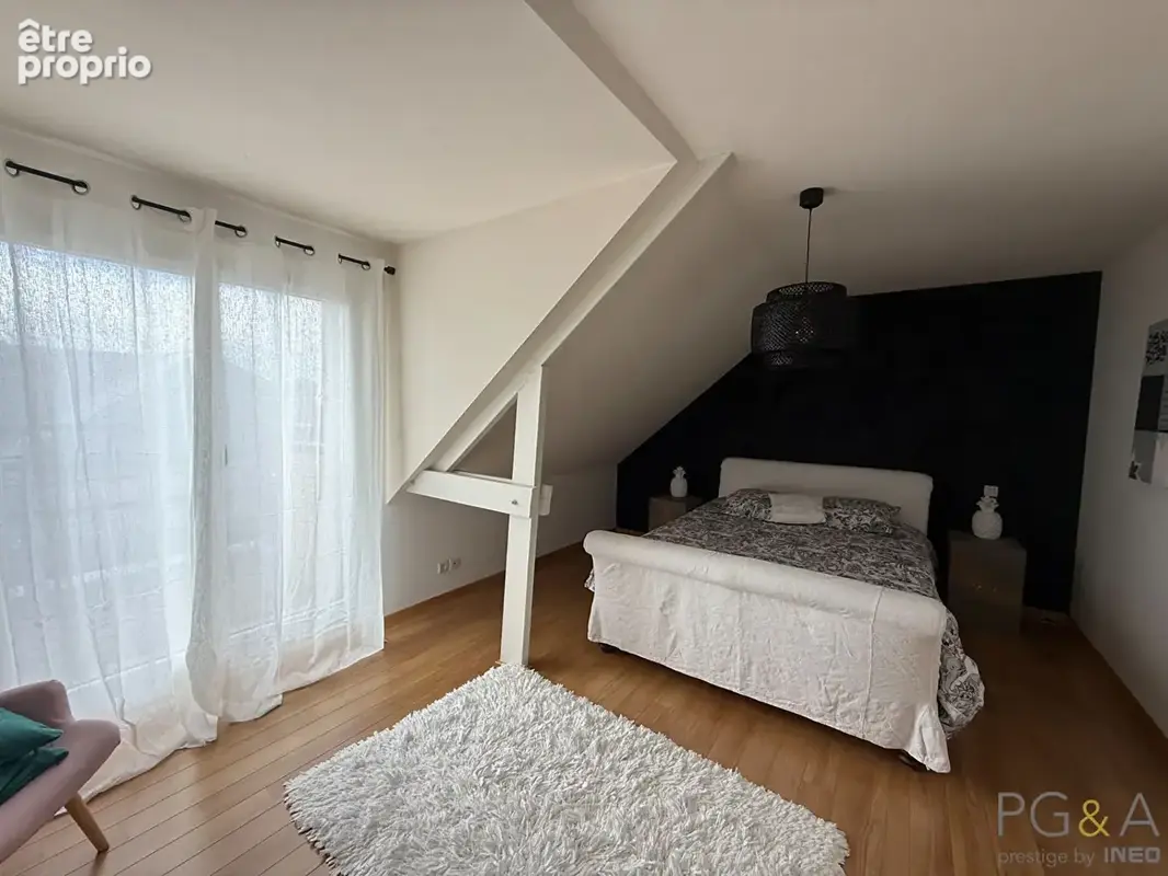 COMBOURG - Maison de ville de 248m² en parfait état - photo 9