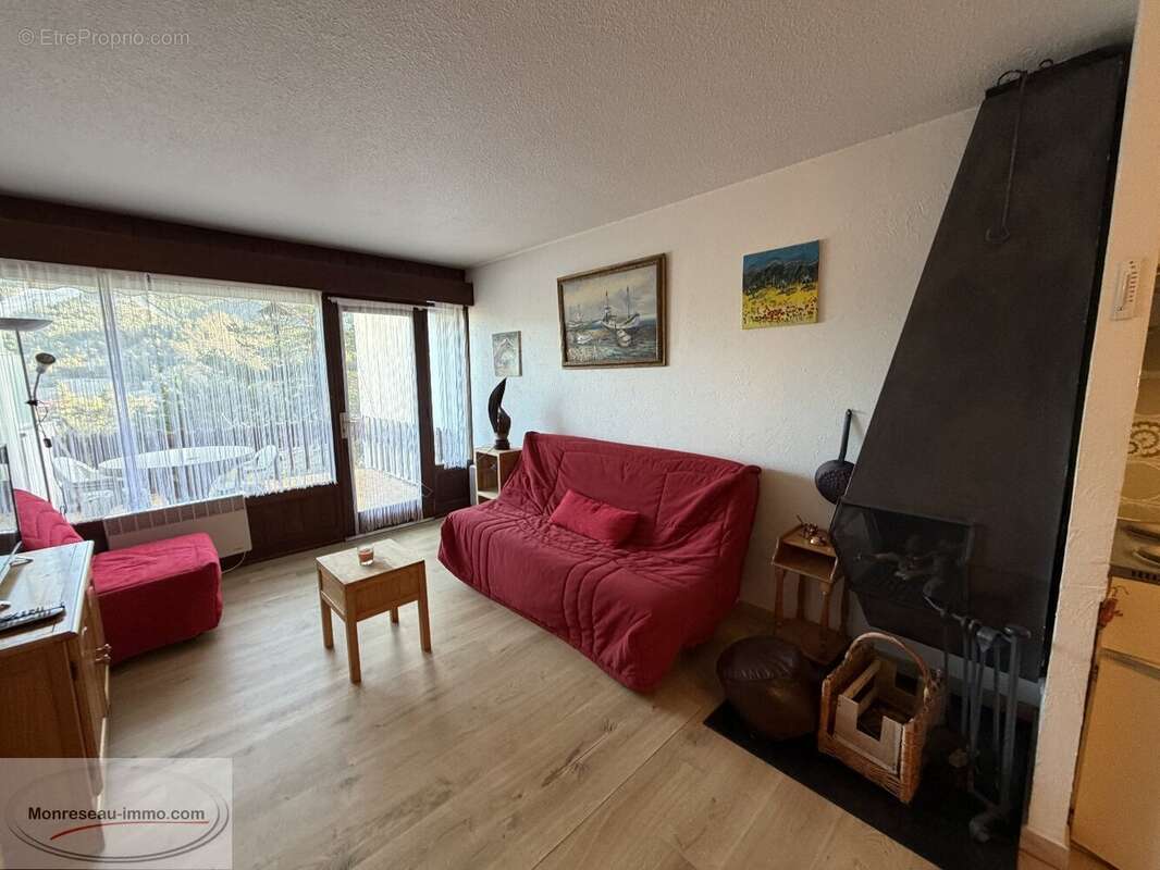 Appartement à GREOLIERES