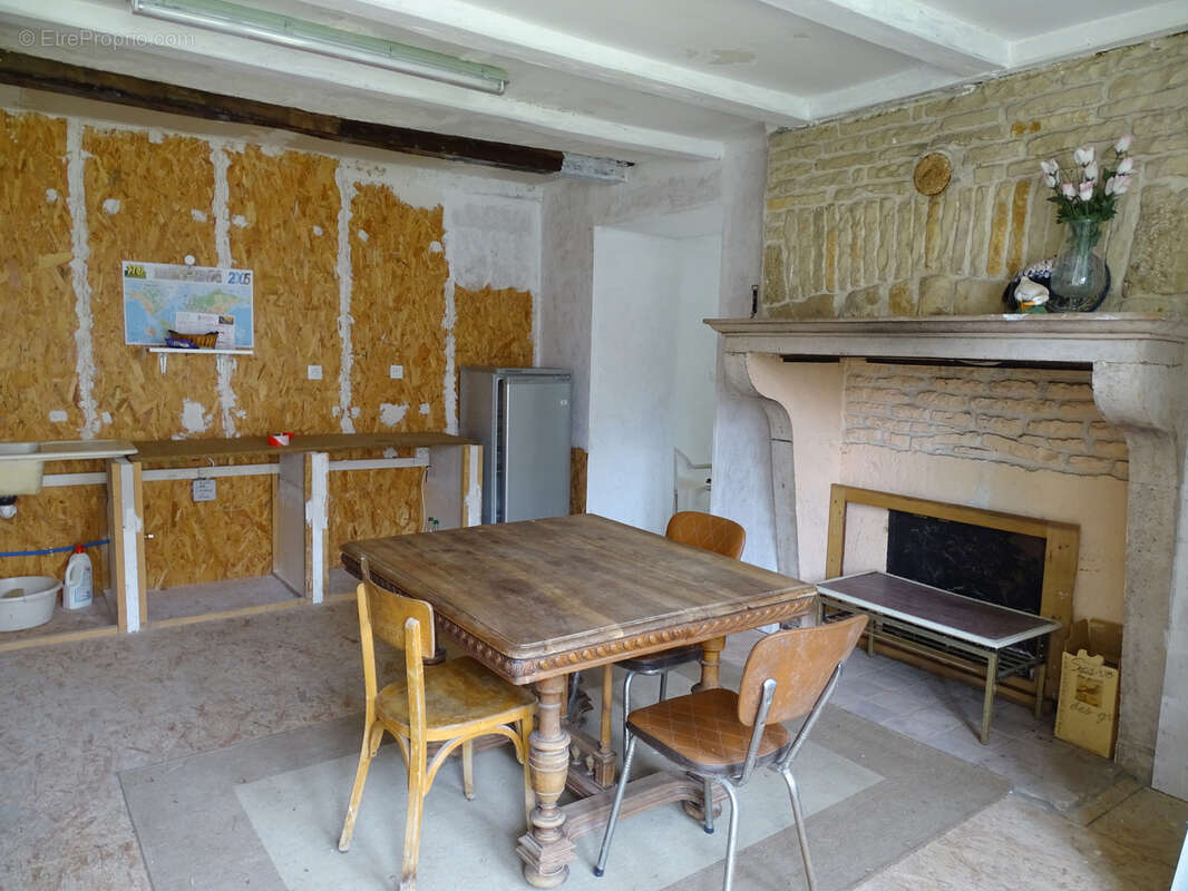 Maison à MONTIGNY-SUR-AUBE