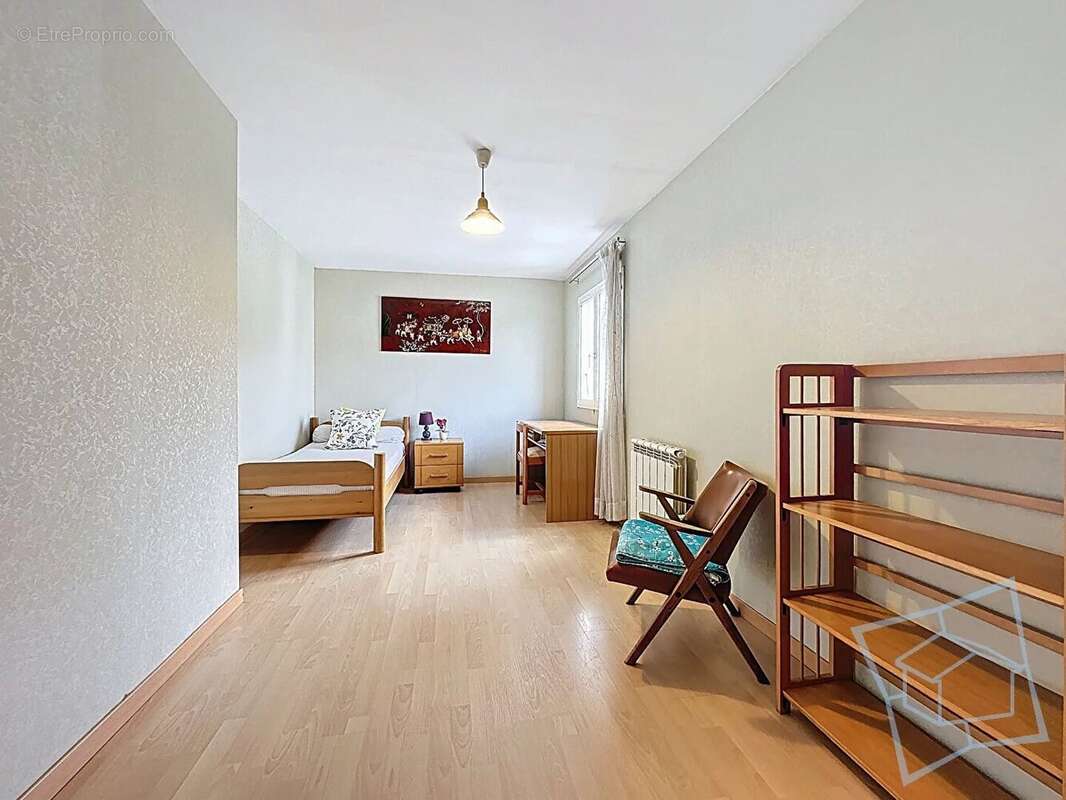 Maison à VOISINS-LE-BRETONNEUX