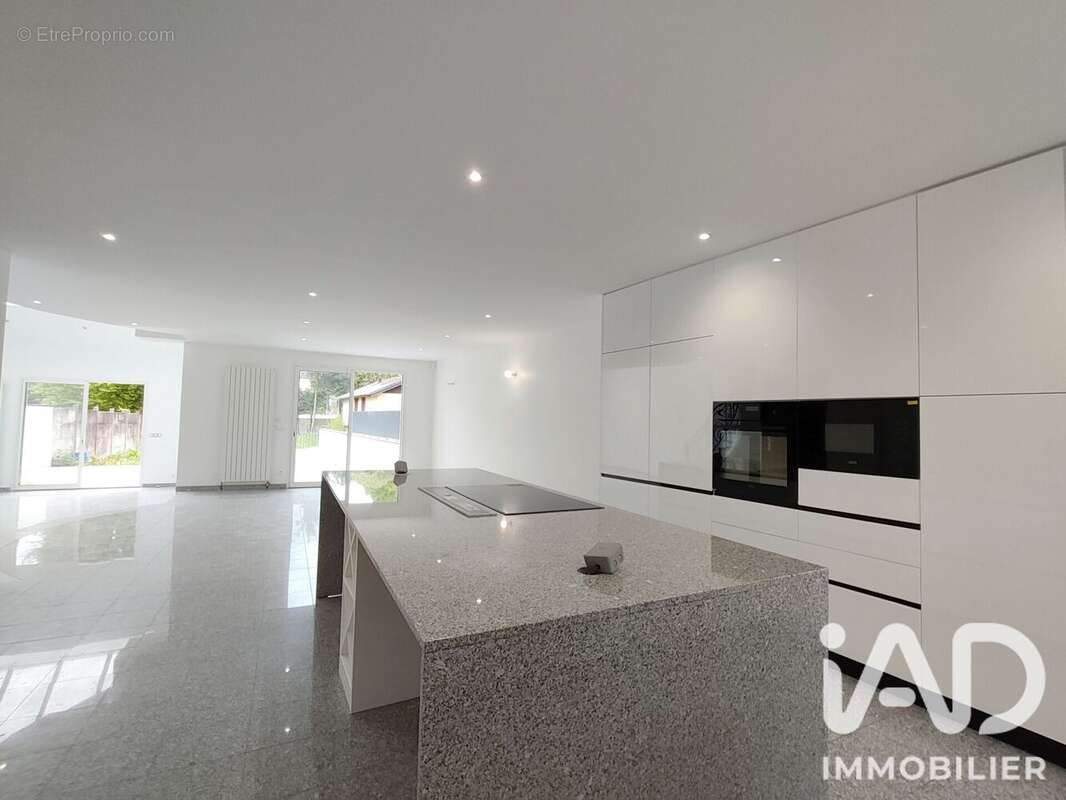 Maison 214 m² à Claye-Souilly  - photo 3