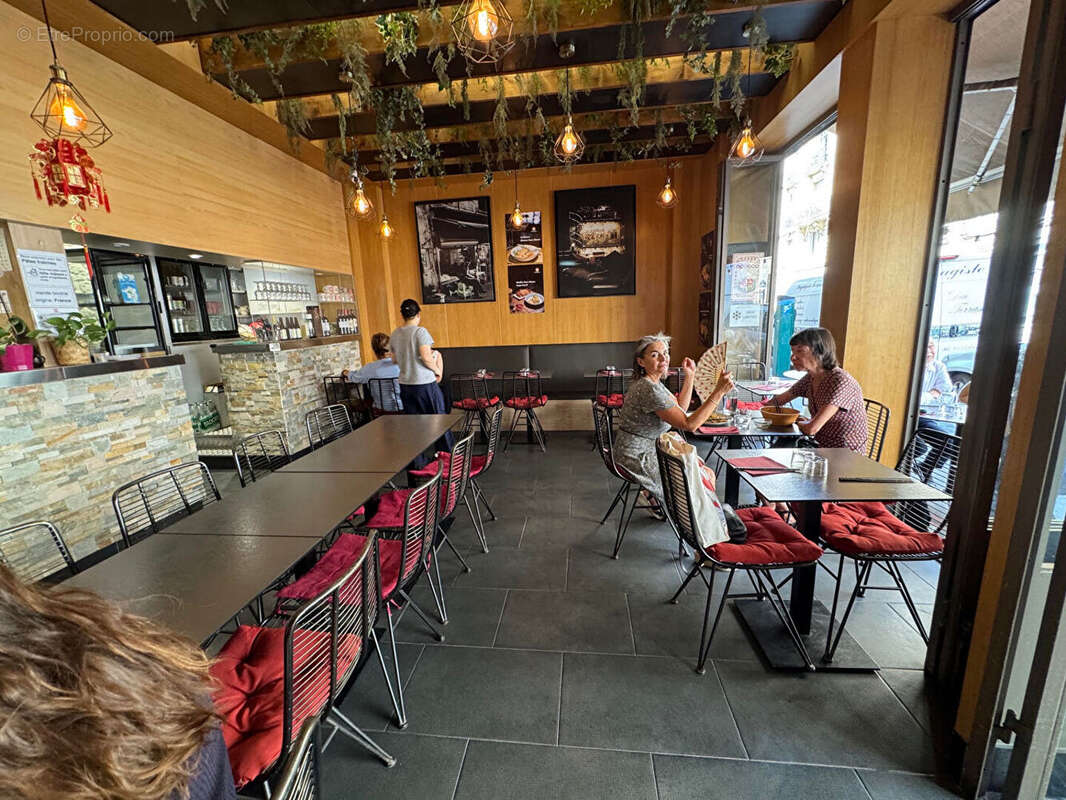 Restaurant proche Bd St Germain Odéon - Rez de chaussée 80 m²  + s/sol 80 m²  - 450.000 uros - photo 2