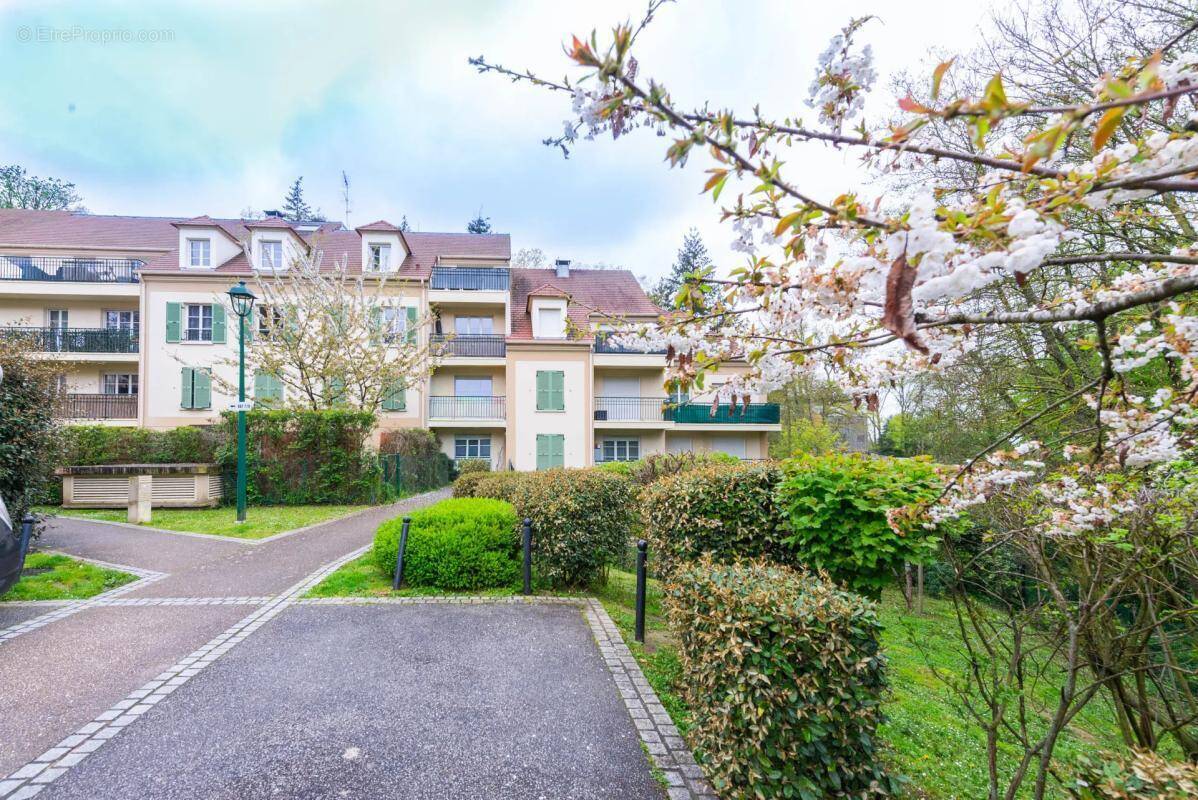 Appartement à FONTENAY-LE-FLEURY