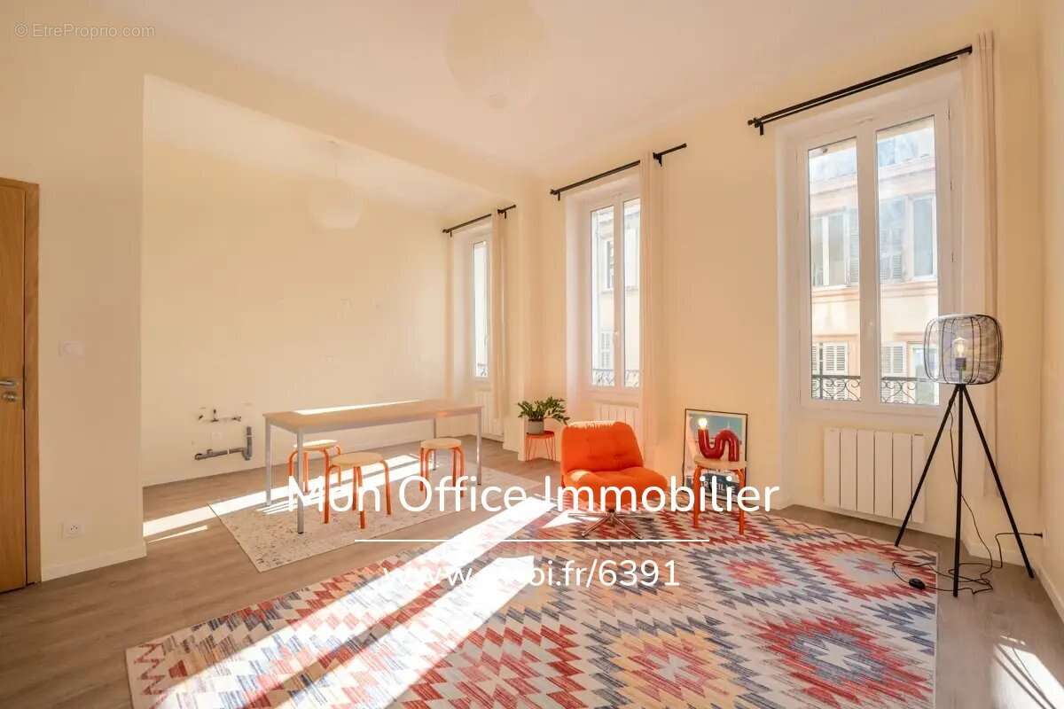 Appartement à MARSEILLE-1E