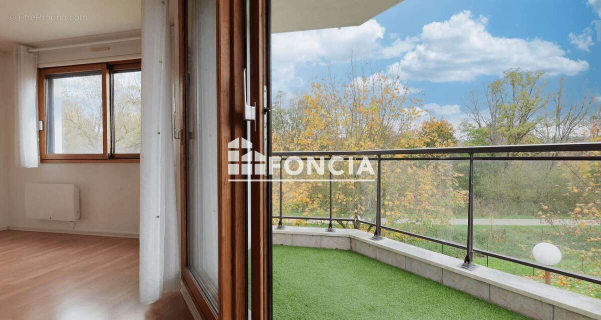 Appartement à SAINTE-GENEVIEVE-DES-BOIS