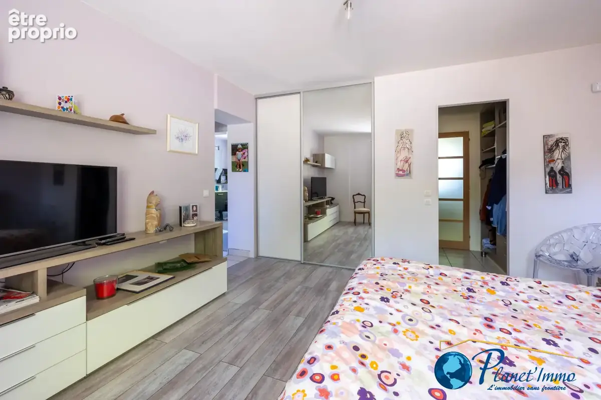 Maison individuelle de 233 m2 habitables avec terrain de 2100m2 arboré avec Piscine. - photo 9